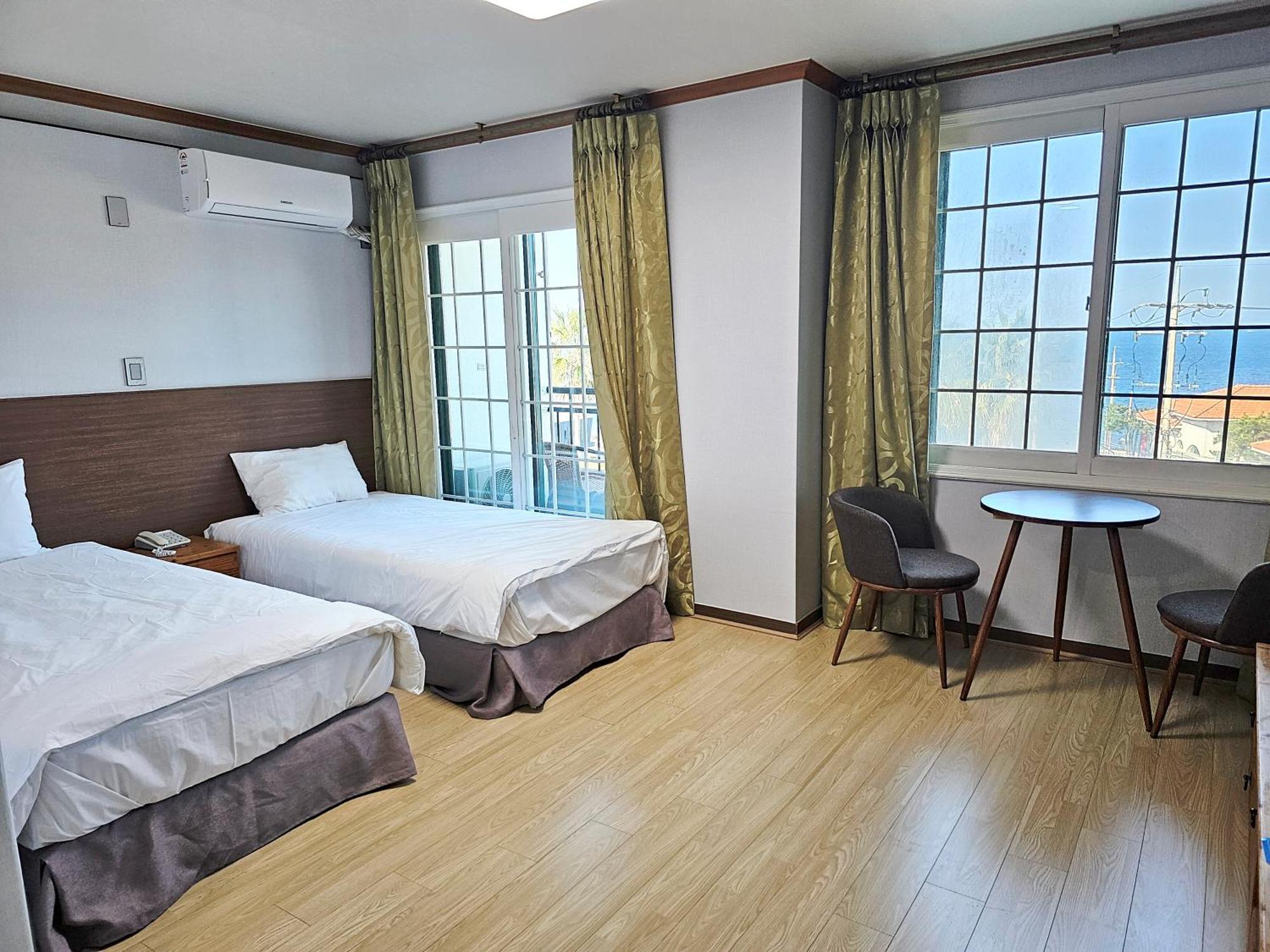 Sea Cliff Hotel Jeju by Eksteriør bilde