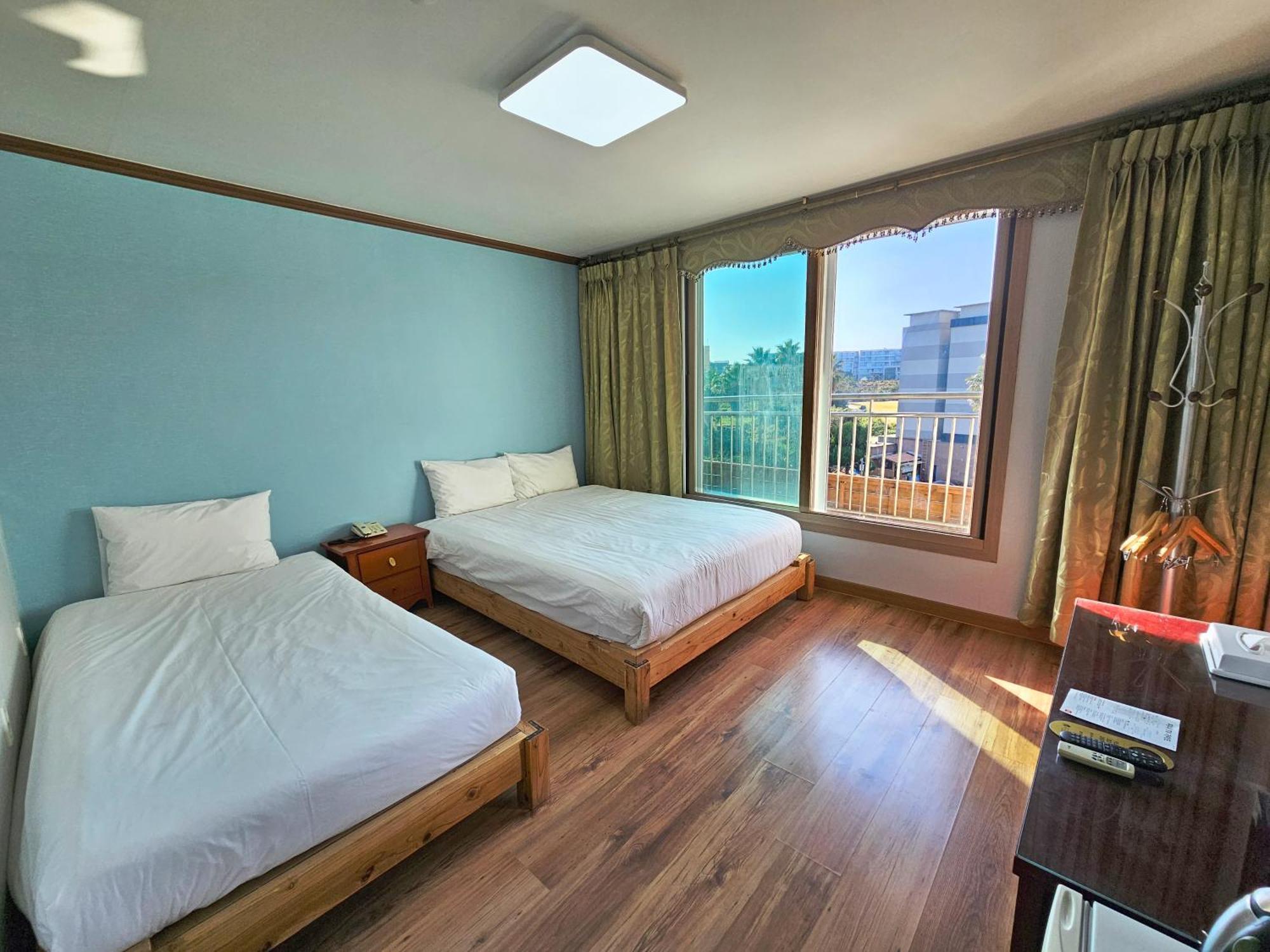 Sea Cliff Hotel Jeju by Rom bilde